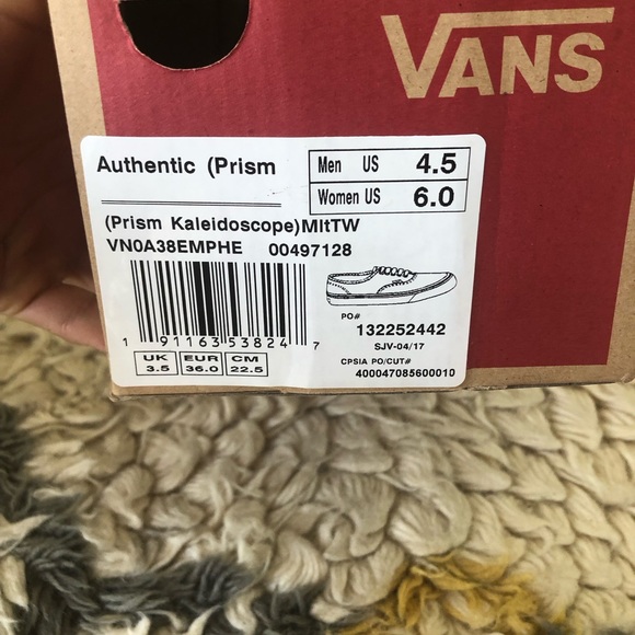 VANS! - Picture 3 of 4